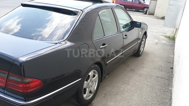 Mercedes E 240 1998, 30,000 km - 2.4 l - Quba