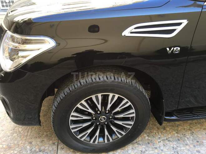 Nissan Patrol 2014, 30,000 km - 5.6 l - Bakı