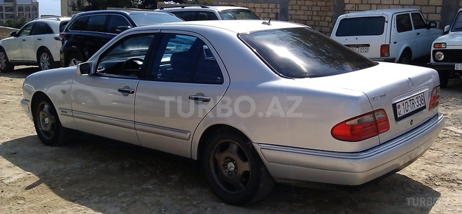 Mercedes E 240 1997, 280,000 km - 2.4 л - Bakı