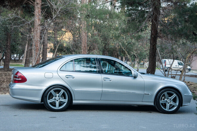 Mercedes E 220 2003, 226,000 km - 2.2 l - Bakı