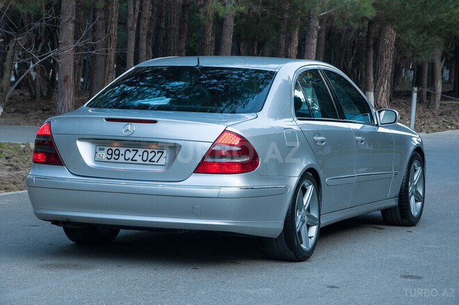 Mercedes E 220 2003, 226,000 km - 2.2 l - Bakı