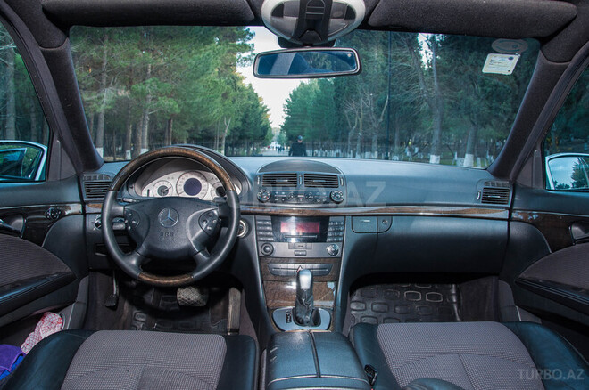 Mercedes E 220 2003, 226,000 km - 2.2 l - Bakı