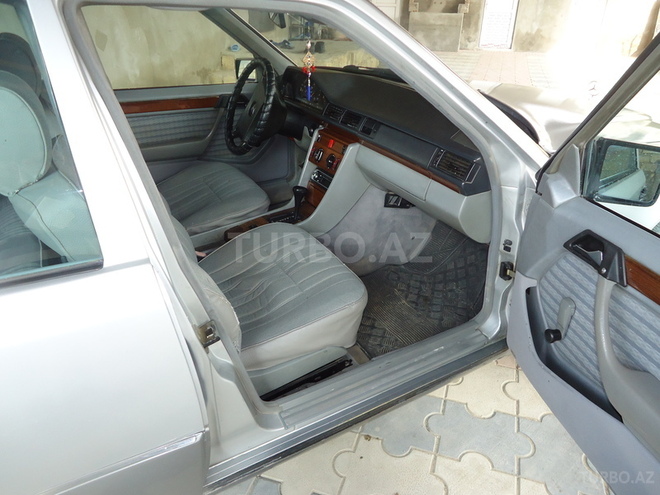 Mercedes E 250 1991, 172,000 km - 2.5 л - Sumqayıt