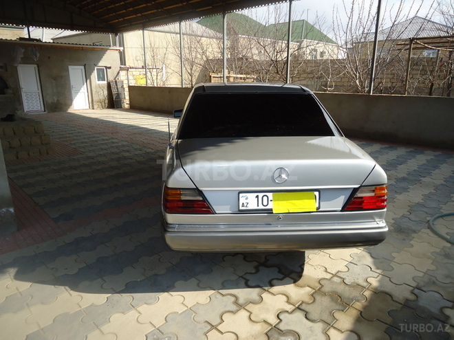 Mercedes E 250 1991, 172,000 km - 2.5 л - Sumqayıt