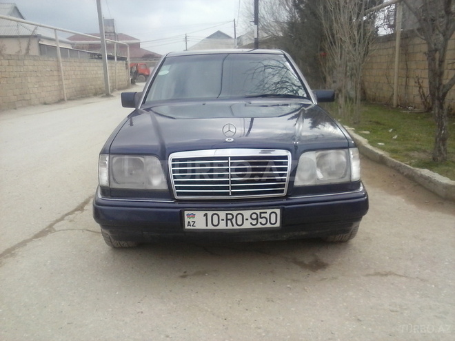 Mercedes E 220 1995, 200,000 km - 2.2 l - Bakı