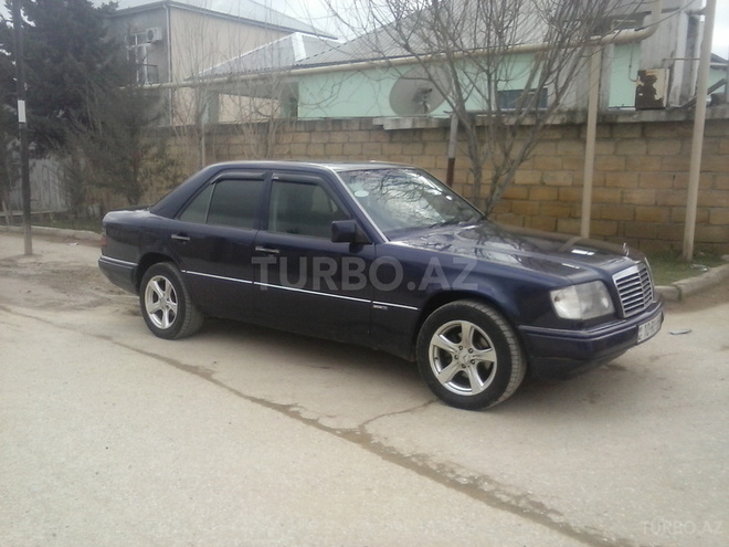 Mercedes E 220 1995, 200,000 km - 2.2 l - Bakı