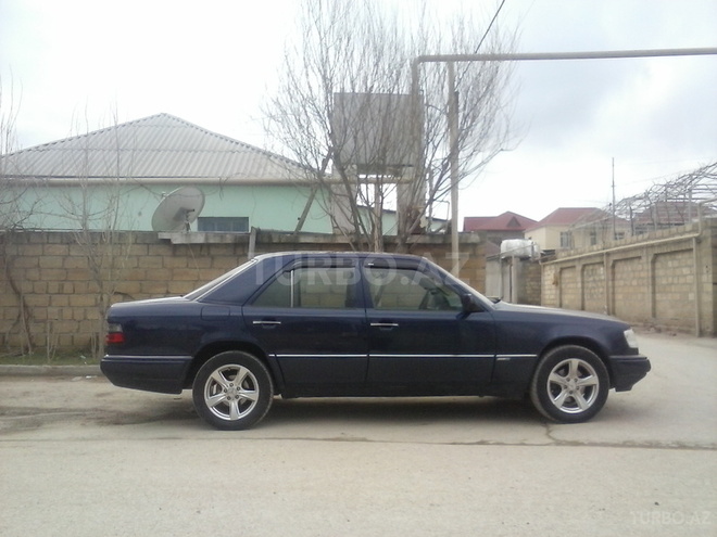 Mercedes E 220 1995, 200,000 km - 2.2 l - Bakı