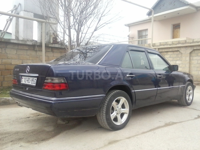 Mercedes E 220 1995, 200,000 km - 2.2 l - Bakı