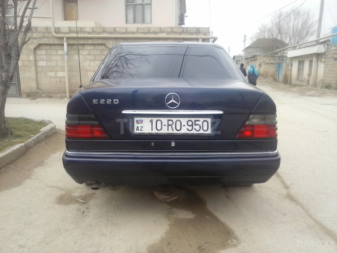Mercedes E 220 1995, 200,000 km - 2.2 l - Bakı