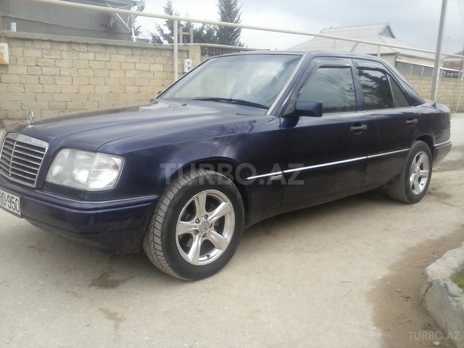 Mercedes E 220 1995, 200,000 km - 2.2 l - Bakı