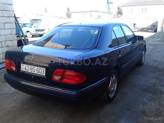 Mercedes E 200 1999, 253,000 km - 2.0 л - Astara
