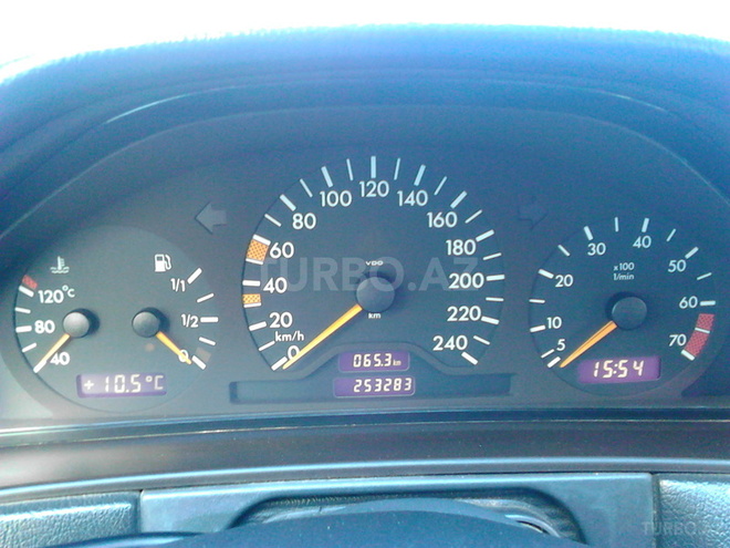 Mercedes E 200 1999, 253,000 km - 2.0 л - Astara