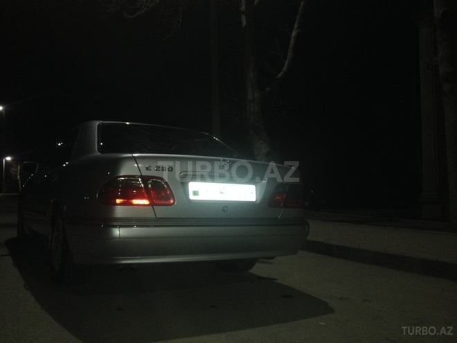 Mercedes E 280 2000, 245,000 km - 2.8 л - Bakı