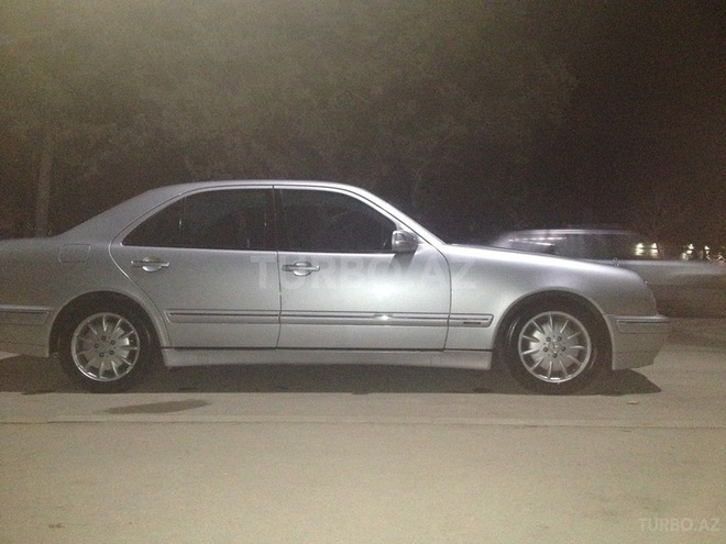 Mercedes E 280 2000, 245,000 km - 2.8 л - Bakı
