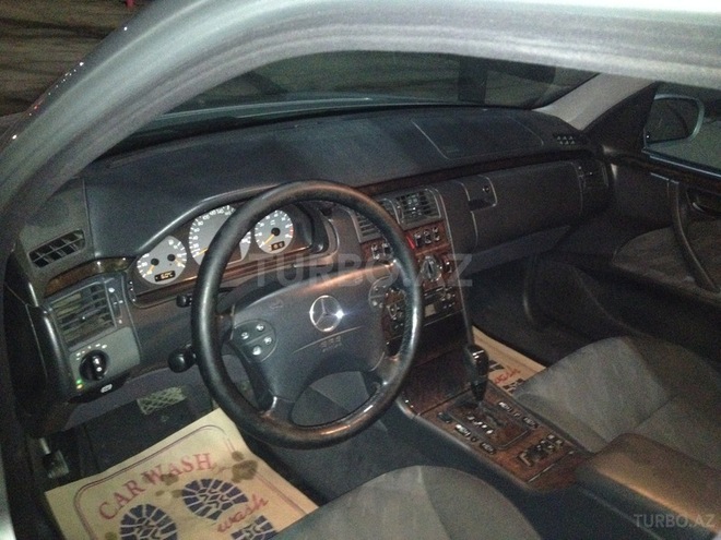 Mercedes E 280 2000, 245,000 km - 2.8 л - Bakı