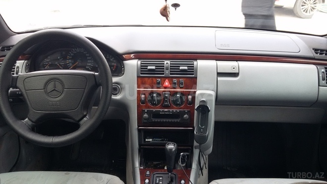 Mercedes E 240 1997, 255,500 km - 2.4 l - Bakı