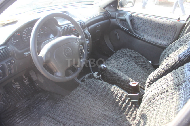 Opel Astra 1996, 250,000 km - 1.6 l - Bakı