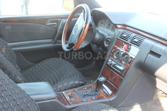Mercedes E 200 1998, 190,000 km - 2.0 l - Bakı