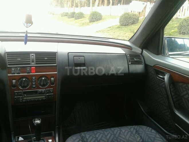 Mercedes C 200 1995, 233,937 km - 2.0 л - Bakı