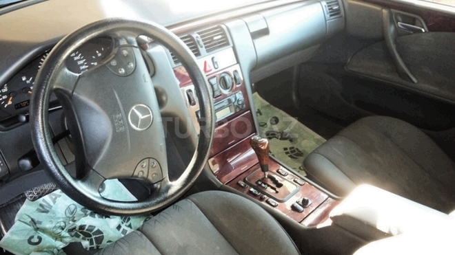 Mercedes E 220 2001, 205,000 km - 2.2 l - Bakı