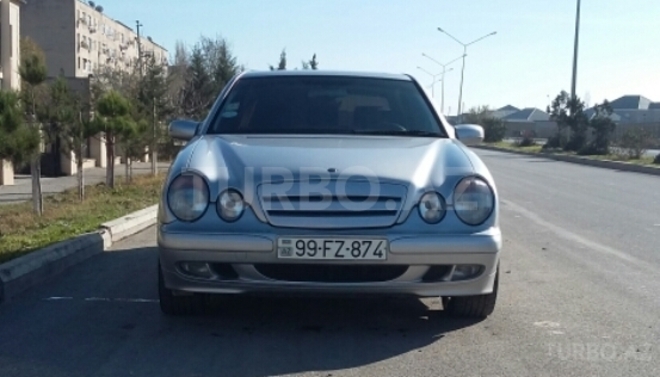 Mercedes E 220 2001, 205,000 km - 2.2 l - Bakı