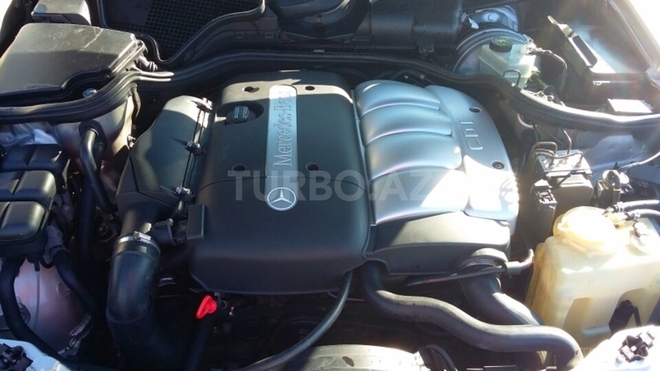 Mercedes E 220 2001, 205,000 km - 2.2 l - Bakı
