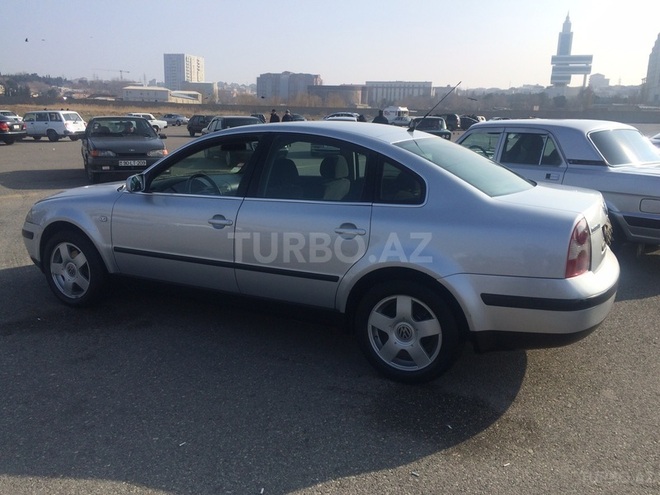 Volkswagen Passat 2001, 160,000 km - 1.8 l - Bakı