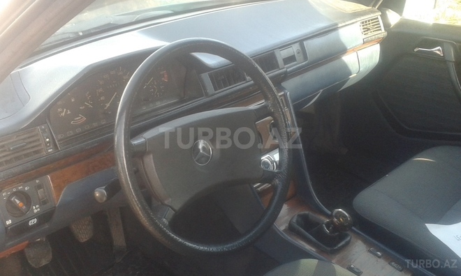 Mercedes E 200 1987, 220,000 km - 2.0 l - Şəmkir