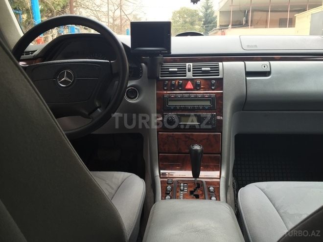 Mercedes E 240 1999, 185,000 km - 2.4 л - Bakı