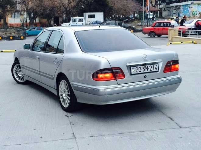 Mercedes E 220 2000, 255,000 km - 2.2 l - Bakı