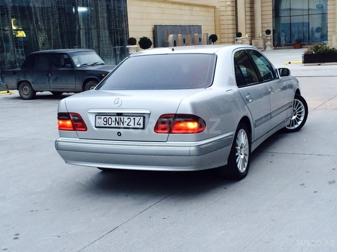 Mercedes E 220 2000, 255,000 km - 2.2 l - Bakı