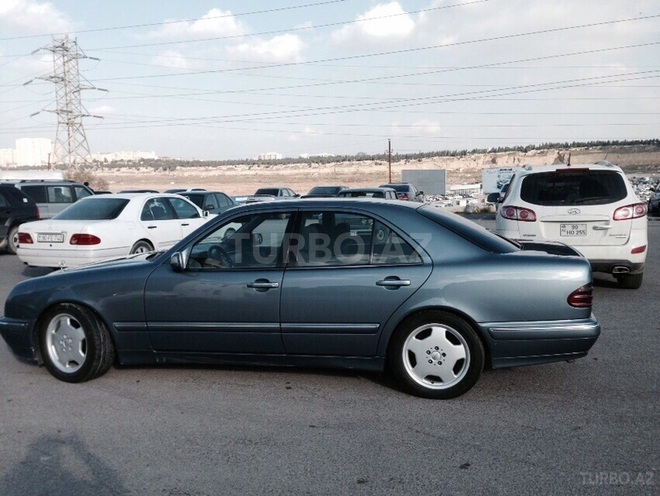 Mercedes E 220 2000, 246,000 km - 0.3 l - Bakı