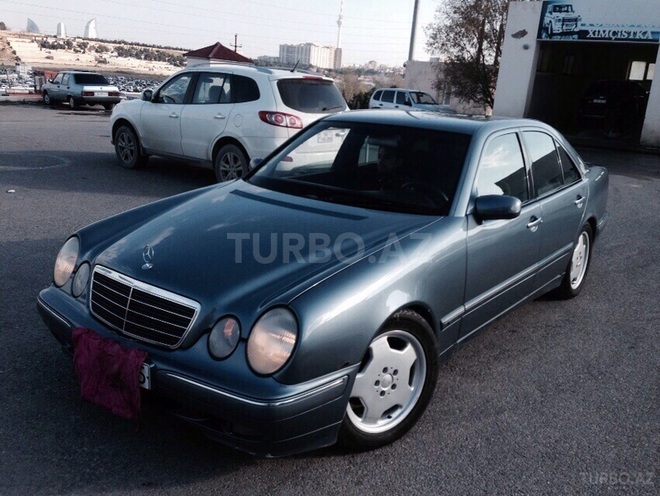 Mercedes E 220 2000, 246,000 km - 0.3 l - Bakı