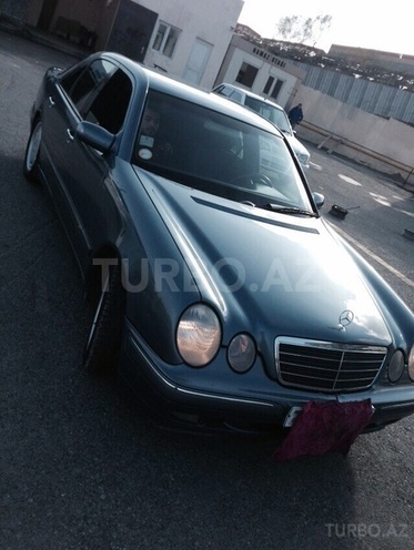 Mercedes E 220 2000, 246,000 km - 0.3 l - Bakı
