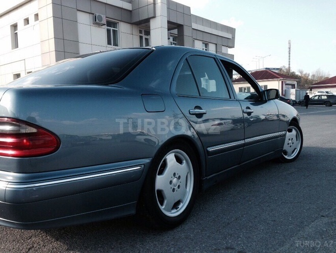 Mercedes E 220 2000, 246,000 km - 0.3 l - Bakı
