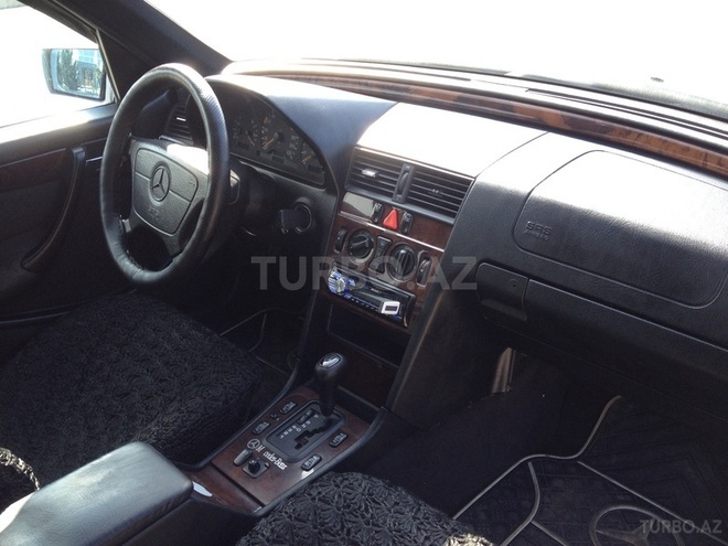 Mercedes C 220 1997, 42,022 km - 2.2 l - Bakı