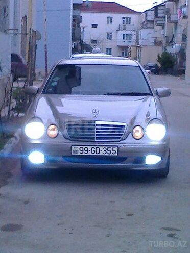 Mercedes E 220 2001, 200,000 km - 2.2 l - Bakı