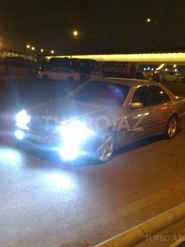 Mercedes E 220 2001, 200,000 km - 2.2 l - Bakı