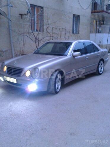 Mercedes E 220 2001, 200,000 km - 2.2 l - Bakı