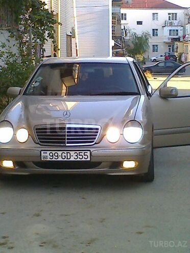 Mercedes E 220 2001, 200,000 km - 2.2 l - Bakı