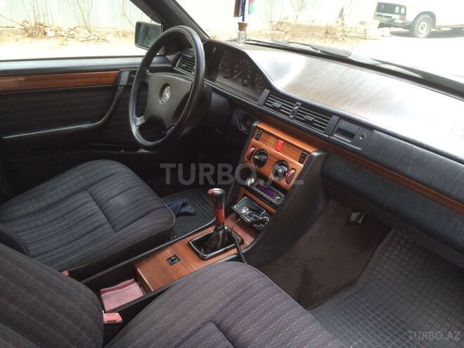 Mercedes E 250 1992, 430,000 km - 2.5 l - Bakı