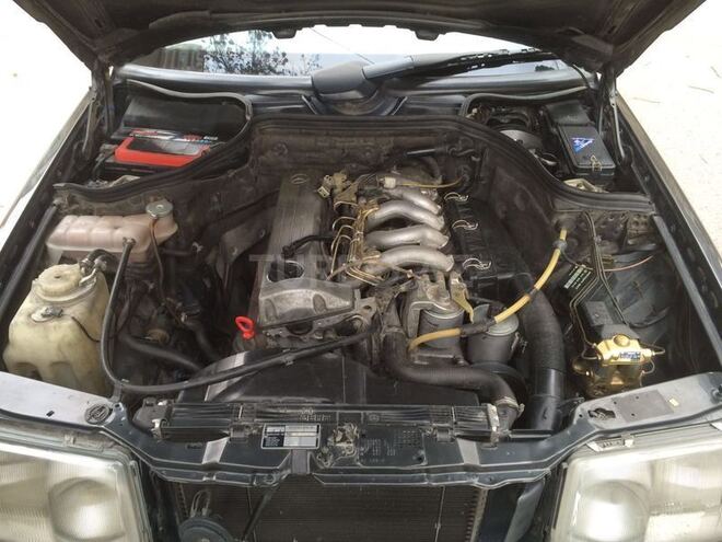 Mercedes E 250 1992, 430,000 km - 2.5 l - Bakı