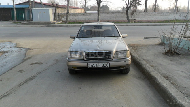 Mercedes C 220 1994, 211,578 km - 2.2 l - Mingəçevir