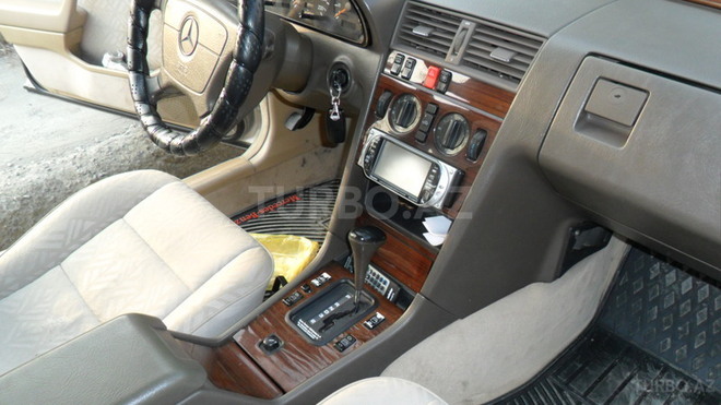 Mercedes C 220 1994, 211,578 km - 2.2 l - Mingəçevir