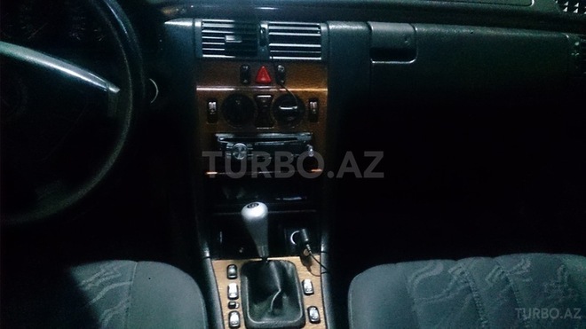 Mercedes E 240 1998, 320,000 km - 2.4 l - Bakı
