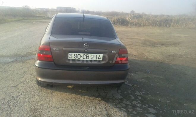 Opel Vectra 1998, 210,000 km - 1.8 л - Yevlax