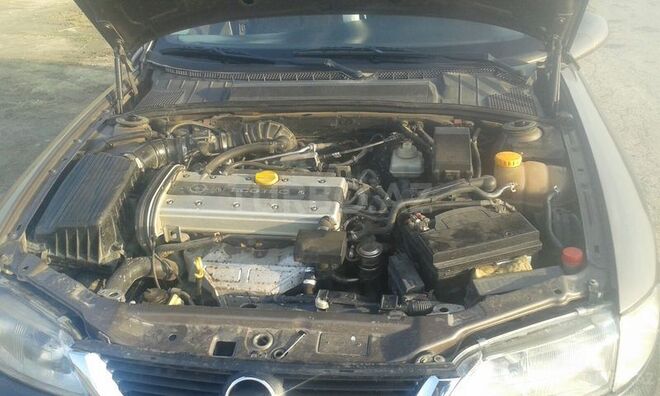 Opel Vectra 1998, 210,000 km - 1.8 л - Yevlax