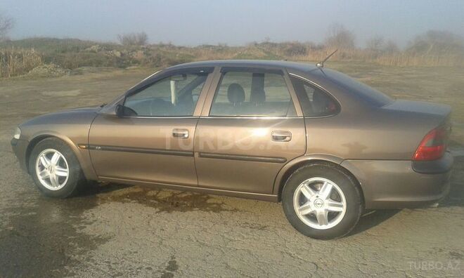 Opel Vectra 1998, 210,000 km - 1.8 л - Yevlax