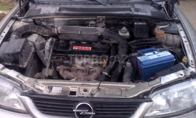 Opel Vectra 1996, 210,000 km - 1.7 l - Bakı