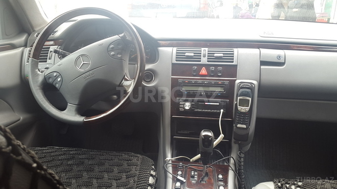 Mercedes E 220 2001, 248,000 km - 2.2 l - Bakı